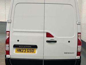 2023 Renault Master Medium Roof Panel Van - Image 3