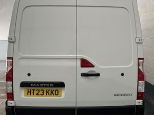 2023 Renault Master Medium Roof Panel Van - Image 3