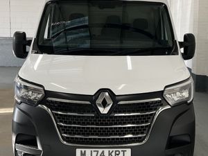 2024 Renault Master Medium Roof Panel Van - Image 2