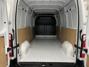2024 Renault Master Medium Roof Panel Van - Image 3