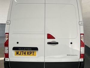 2024 Renault Master Medium Roof Panel Van - Image 4