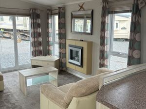 RESI SPEC AND ABSOLUTELY BEAUTIFUL THROUGHOUT - Image 2