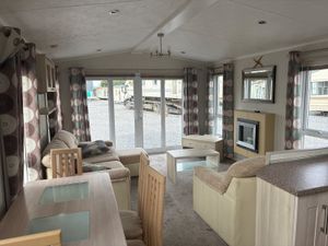 RESI SPEC AND ABSOLUTELY BEAUTIFUL THROUGHOUT - Image 3