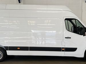 2023 Renault Master High Roof Panel Van - Image 2