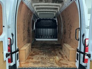 2023 Renault Master High Roof Panel Van - Image 4