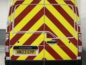 2023 Renault Master Medium Roof Panel Van - Image 2
