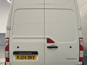 2024 Renault Master High Roof Panel Van - Image 3