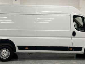 2023 Peugeot Boxer High Roof Panel Van - Image 4