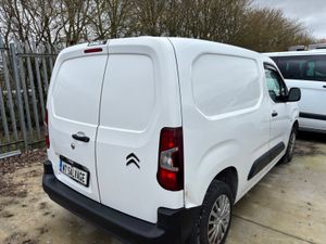 20 Berlingo 3seats light damage - Image 3