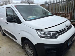 20 Berlingo 3seats light damage - Image 2
