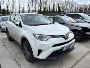 18 Rav-4 2.0D4D Luna 180km Water damage - Image 2