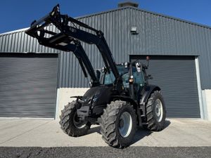 NEW VALTRA G135 ACTIVE TRACTOR - Image 2