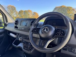 2022 Mercedes-Benz Sprinter Luton Box Van - Image 4