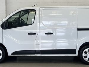 2023 Renault Trafic Panel Van - Image 4