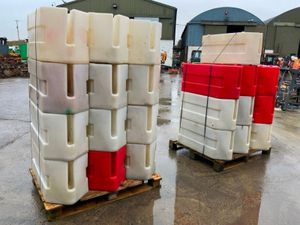 HERAS FENCING WATER BARRIER BASES.......1700t. - Image 4