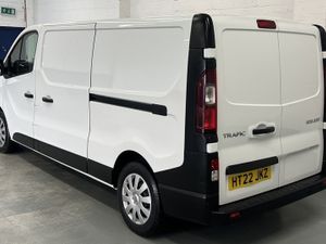 2022 Renault Trafic Panel Van - Image 3