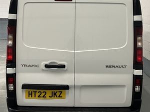 2022 Renault Trafic Panel Van - Image 2