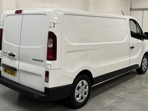 2022 Renault Trafic Panel Van - Image 2