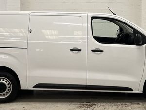 2024 Toyota Proace Panel Van - Image 2