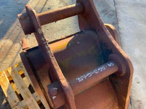 24" DIGGING BUCKET...65mm PINS.........717p. - Image 4