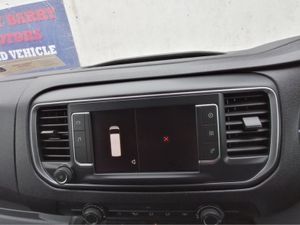 Vauxhall Vivaro LIFE EDITION. CREW CAB 5 SEATER. - Image 3