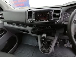 Vauxhall Vivaro LIFE EDITION. CREW CAB 5 SEATER. - Image 4