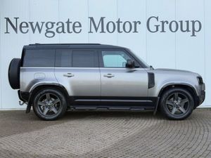 Land Rover Defender 110 3.0D Hard TOP SE - Image 4