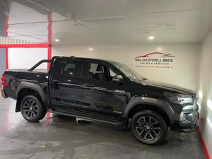 Toyota Hilux 2.8 INVINCIBLE X AUTO NO VAT - Image 2