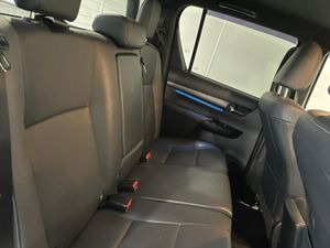 Toyota Hilux 2.8 INVINCIBLE X AUTO NO VAT - Image 4