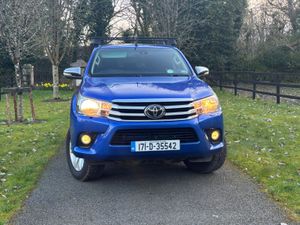 2017 Toyota Hilux Double Cab SR5 - Image 3