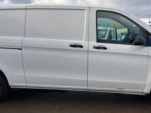 2022 Mercedes-Benz Vito Panel Van - Image 3