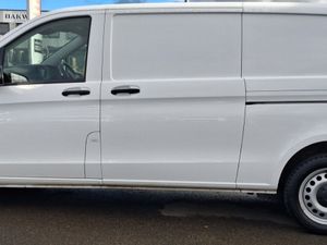 2022 Mercedes-Benz Vito Panel Van - Image 4
