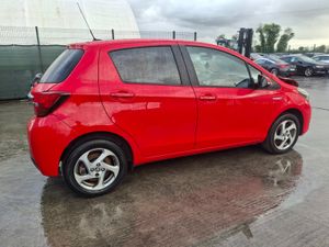 2016 Toyota Yaris  Hybrid    Automatic - Image 3