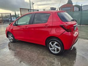 2016 Toyota Yaris  Hybrid    Automatic - Image 4