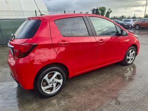 2016 Toyota Yaris  Hybrid    Automatic - Image 3