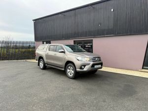 Toyota Hilux DOUBLE CAB SR5 4DR CREWCAB - Image 2