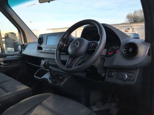 2021 Mercedes-Benz Sprinter Luton Box Van - Image 2