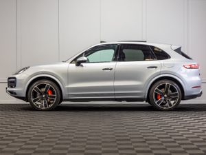 202 Porsche Cayenne V6 E-Hybrid - Image 3