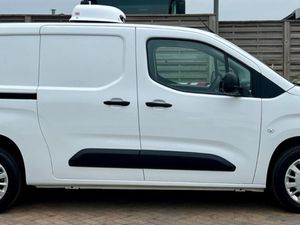 2022 Vauxhall Combo Refrigerated Van - Image 3