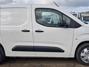 2022 Toyota ProAce City Small Panel Van - Image 3