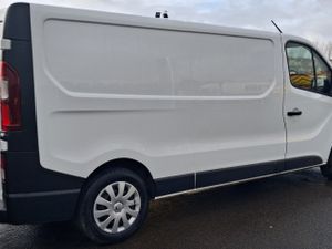 2022 Renault Trafic Panel Van - Image 4