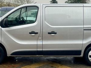 2023 Renault Trafic Low Roof Panel Van - Image 3