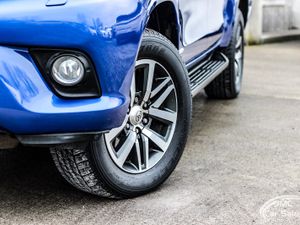 2019 TOYOTA HILUX INVINCIBLE - Image 2