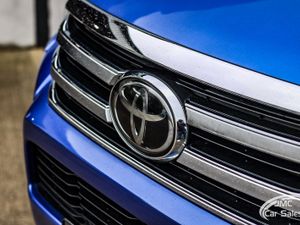 2019 TOYOTA HILUX INVINCIBLE - Image 3