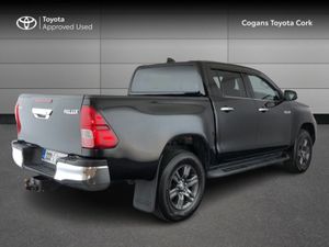 Toyota Hilux SR5 DOUBLE CAB 4DR - Image 2