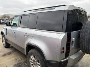 23 Defender 110 3.0 Hard Top 70km Drives - Image 3