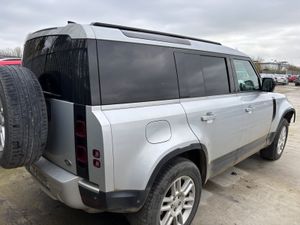 23 Defender 110 3.0 Hard Top 70km Drives - Image 4