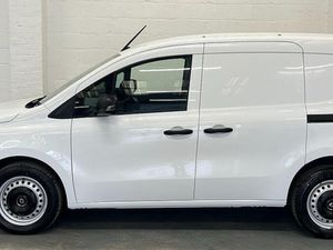 2022 Renault Kangoo Small Panel Van - Image 3