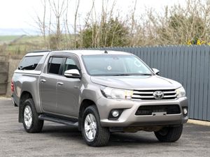 Toyota Hilux DOUBLE CAB SR5 4DR CREWCAB - Image 3