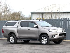 Toyota Hilux DOUBLE CAB SR5 4DR CREWCAB - Image 4